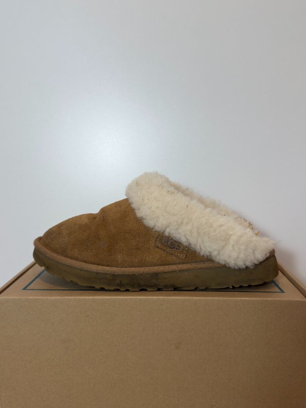 UGG Disquette Slippers Women’s Size 8 Chestnut Suede Platform Cozy House Slipper